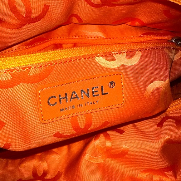 ๐๐ป๐๐ฉAuthentic CHANEL Beige Quilted Lambskin Leather Cambon Tote Bag. - Picture 13 of 17